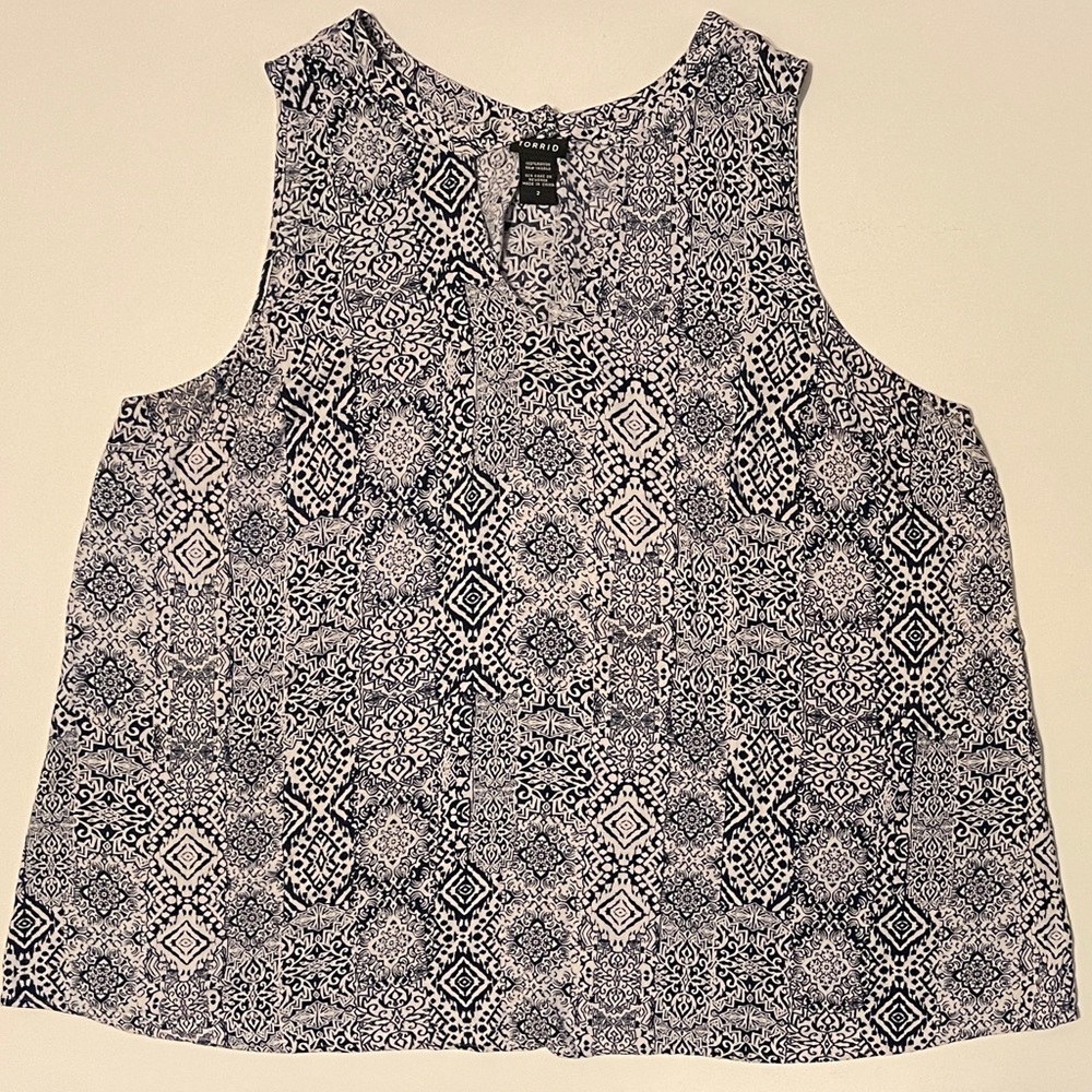 Torrid Keyhole Navy and White Ikat Print Sleeveless Tank Top Women’s Size 2
